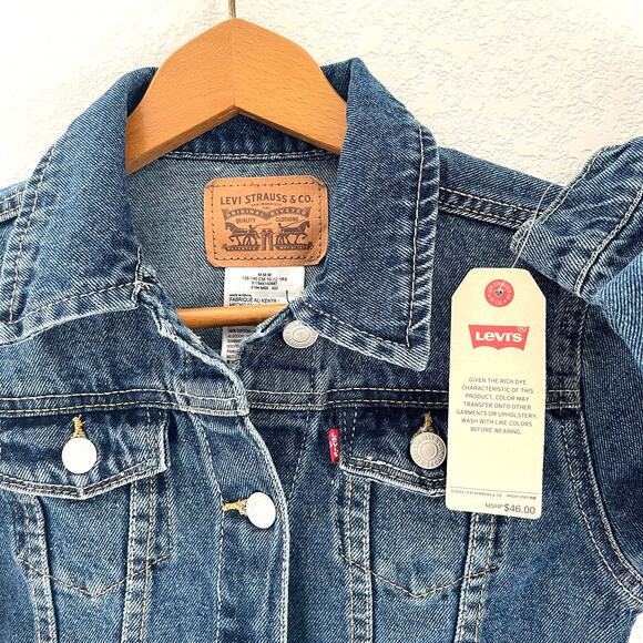 NWT Levi’s Girl Youth Denim Jacket Medium Wash Size M Button Front MSRP $46 - Picture 1 of 8